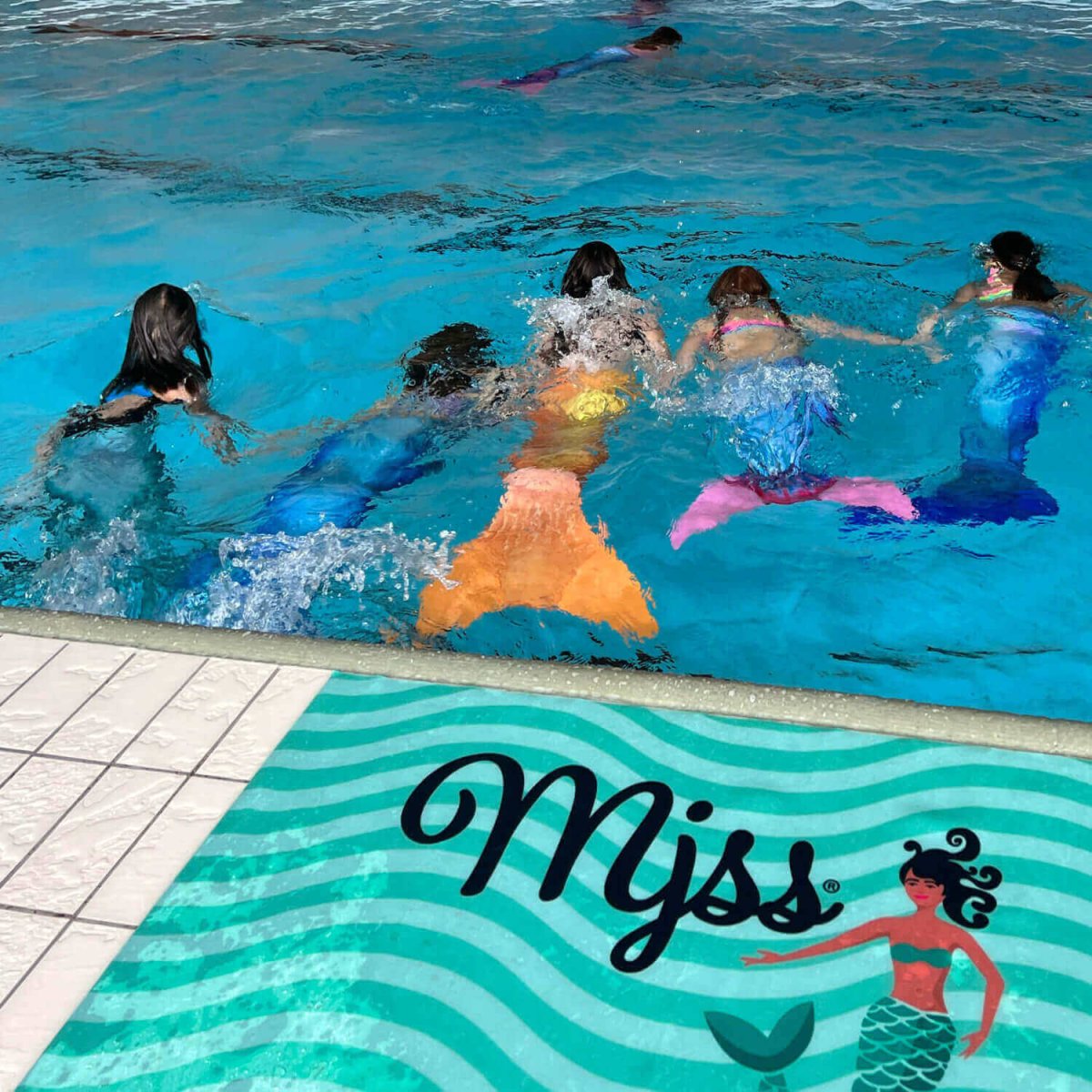 Kinderspielwoche: Meerjungfrauen Schwimmkurse im Hallenbad Wurmsbach - Meerjungfrauen Schwimmkurse an der Kinderspielwoche
