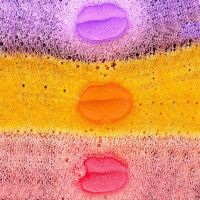 Bodyness Bath Kisses 6-Pack Lip-Shaped Bath Bombs with Fruit Scents